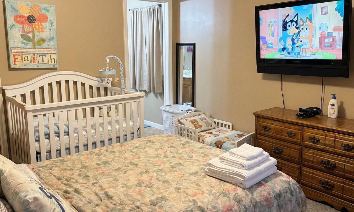 Lincoln Apartment | 1-bedroom corporate apartment in Historic Havelock with central AC, patio, & W/D