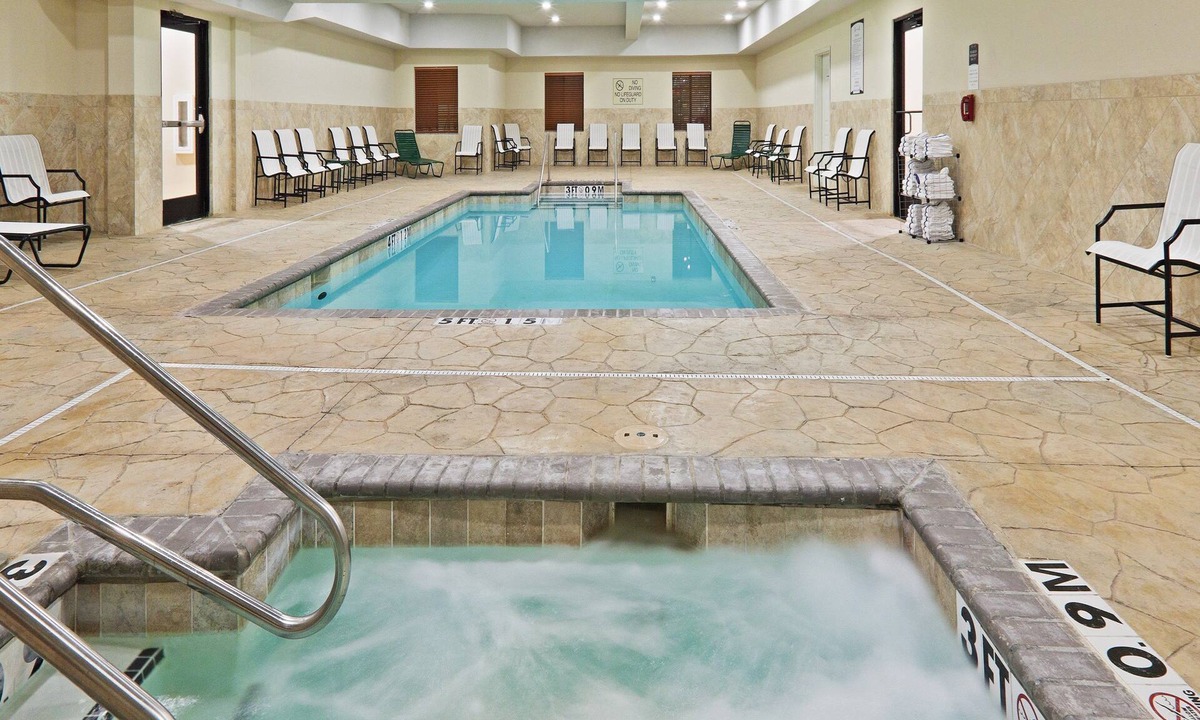 Central Oklahoma City Condo | 1 Bedroom | Free Breakfast, Heated Pool