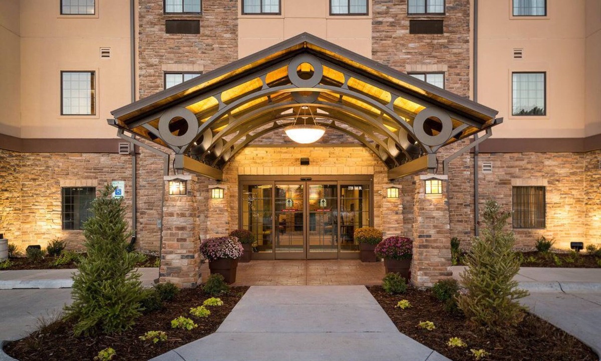 West Omaha Condo | 1 Bedroom | Free Breakfast. Indoor Pool