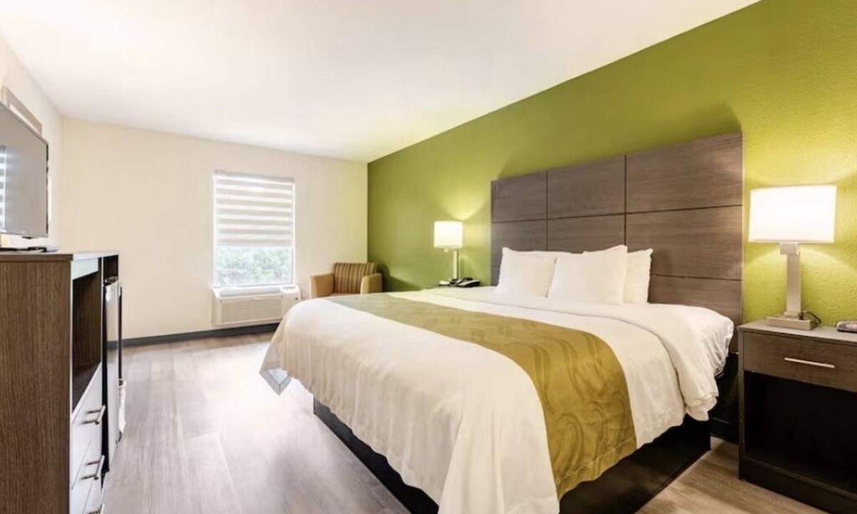 West Columbia Hotel | 1-bedroom hotel in Columbia with great location