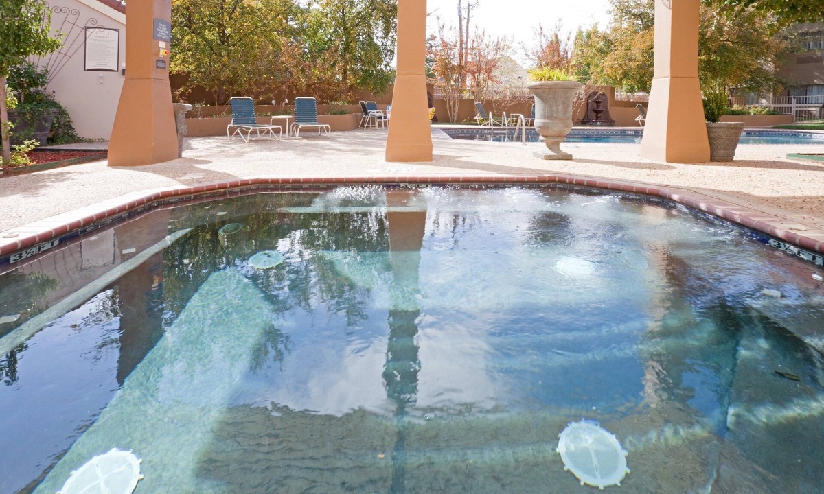 Tech Terrace Condo | 1 Bedroom | Shared Pool & Hot Tub. Free Breakfast