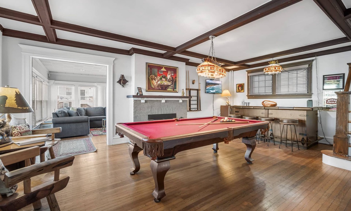 Atlantic City House | 1 BLOCK TO THE BEACH, RESTAURANTS & NIGHTLIFE
