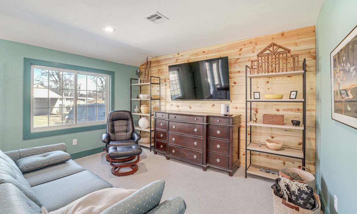 Turner Park House | 1 Mi to Campus: Modern Tulsa Home w/Private Yard