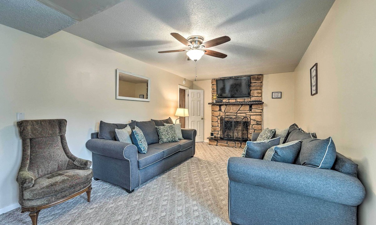 McCutcheon Field House | 1 Mi to MCAS New River: Peaceful Home w/Patio