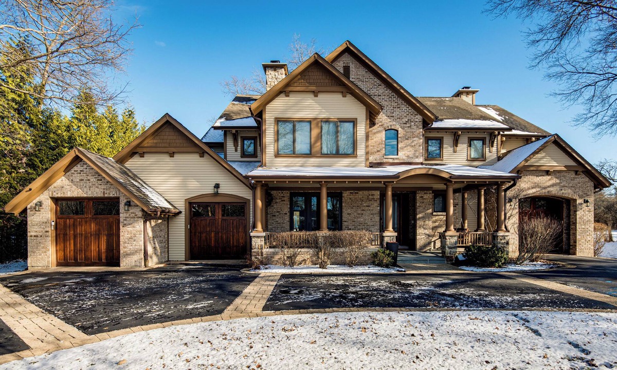 Northbrook House | 1 Mi to Metra: Estate w/Theater, Game Room & More