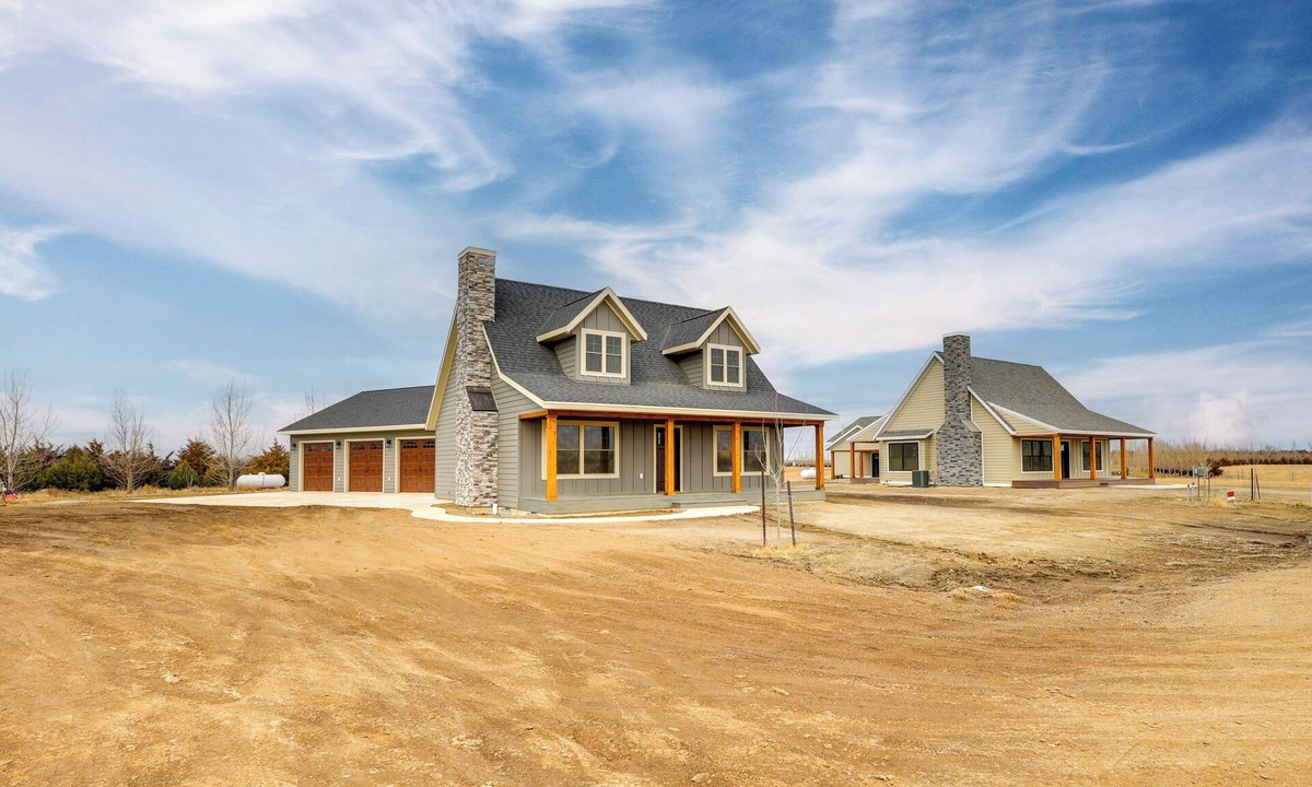 Pierre House | 1 Mi to Missouri River! 2-Home Bundle for Families