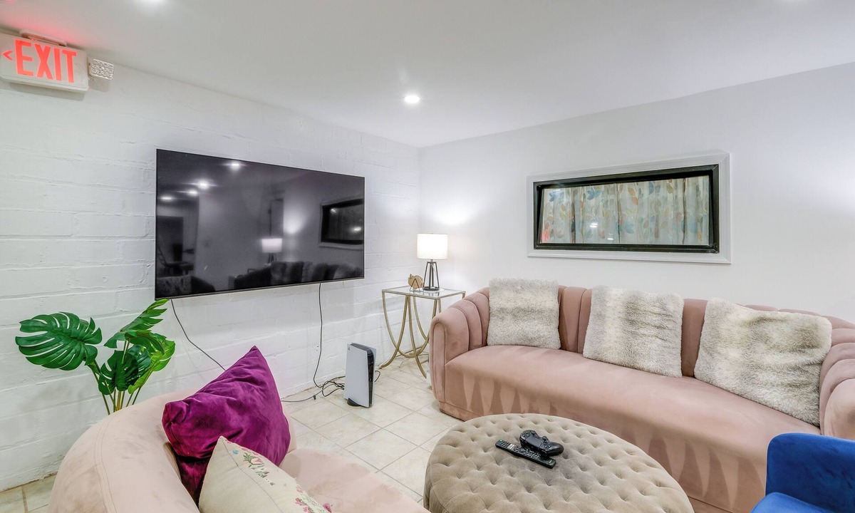 Silver Spring Apartment | 1 Mi to the Metro! Centrally Located Apt Near DC