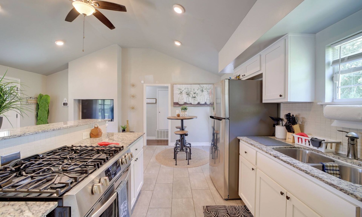 Tulsa Cottage | 1 Mi to Tulsa Arts District: Home w/Yard!