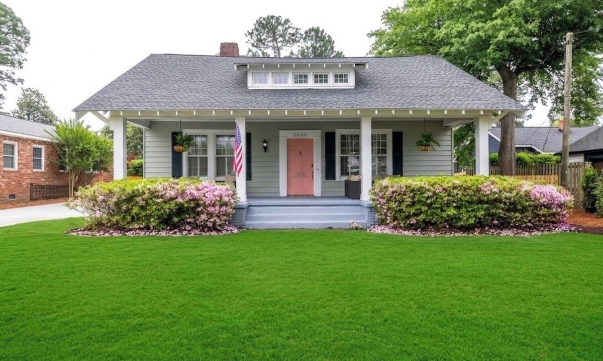 Summerville House | 1 mile from Masters! Updated 4/4.5 Craftsman House on the Hill!