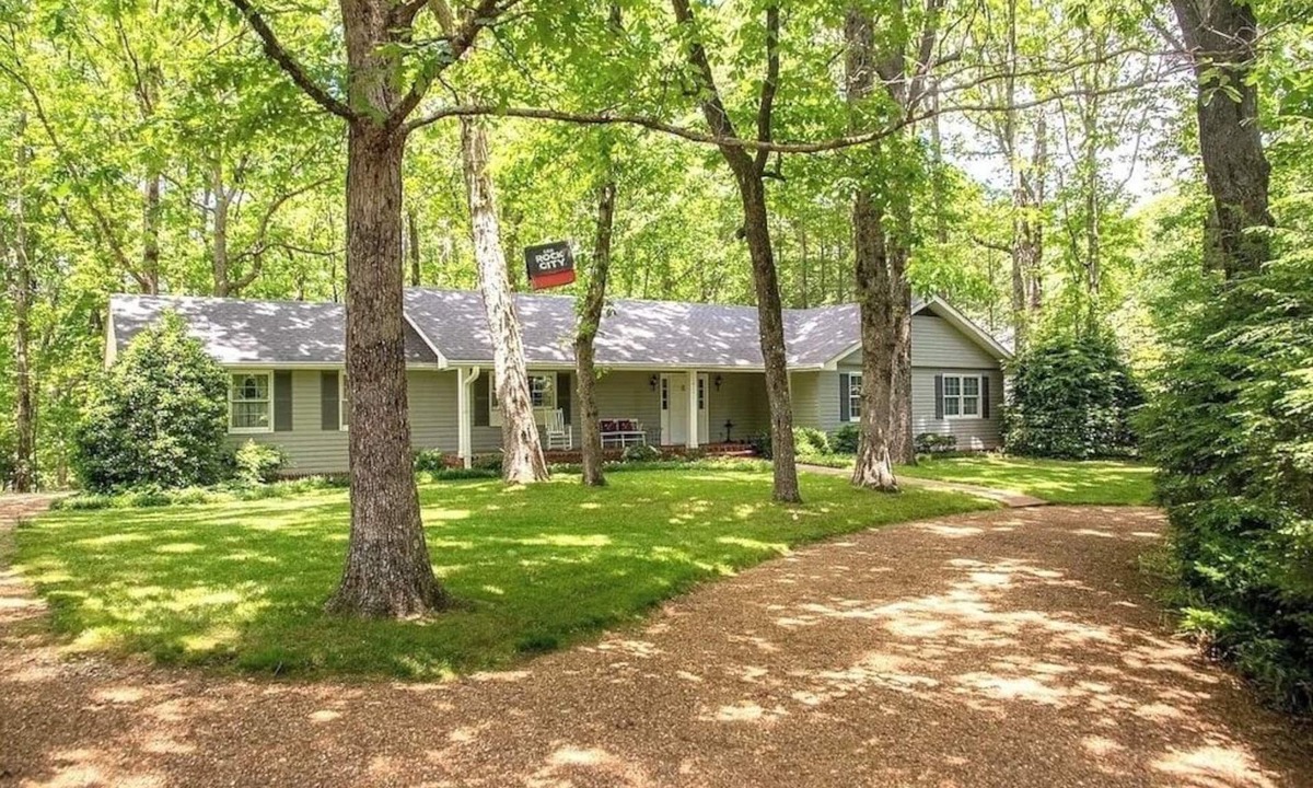 Lookout Mountain House | 1 STORY 14ppl -ROCK CITY GARDENS