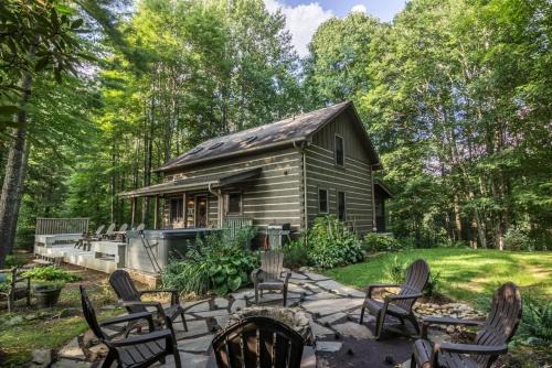 Vilas House | 1 Sweet Seclusion Peaceful cabin just outside of Boone with hot tub