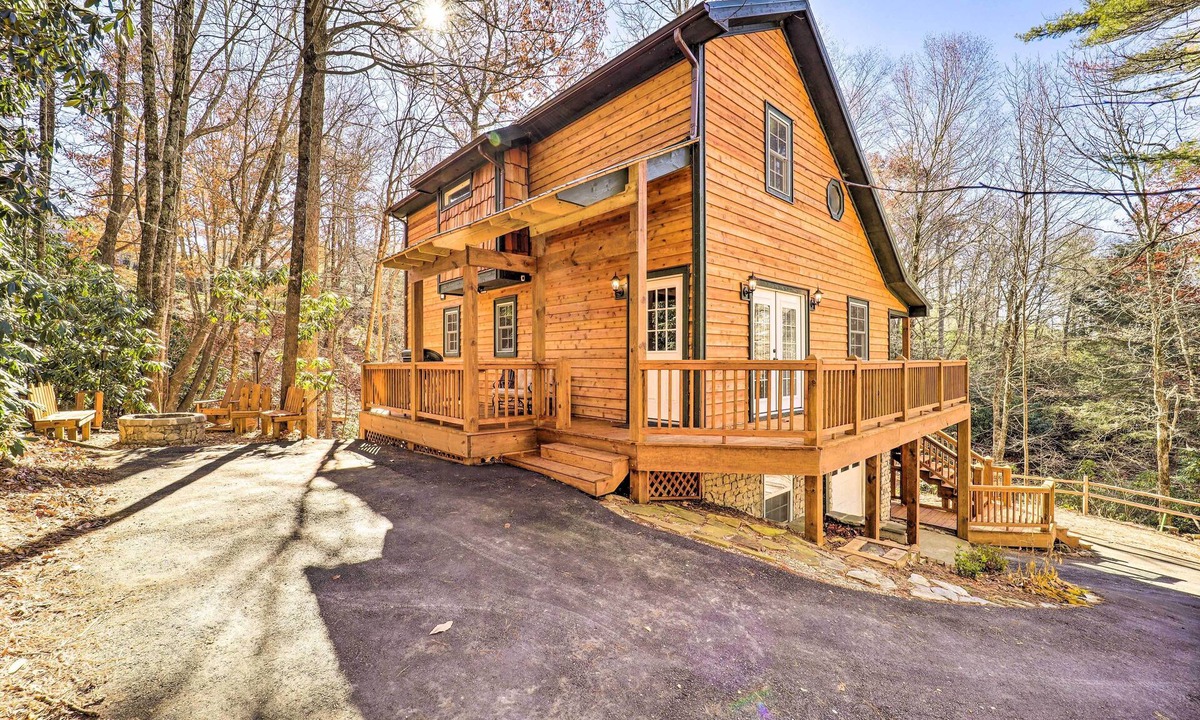 Newland Cabin | 10 Mi to Sugar Mountain! Cabin w/Lake Access