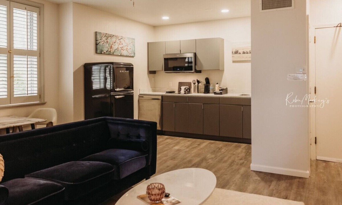 Bartlesville Apartment | 111 · Blue Velvet (if you please) 111 - Hotel Phillips