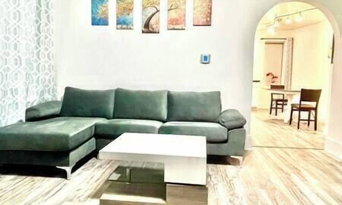Dubuque Apartment | 1127/Downtown Dubuque, first floor, free parking