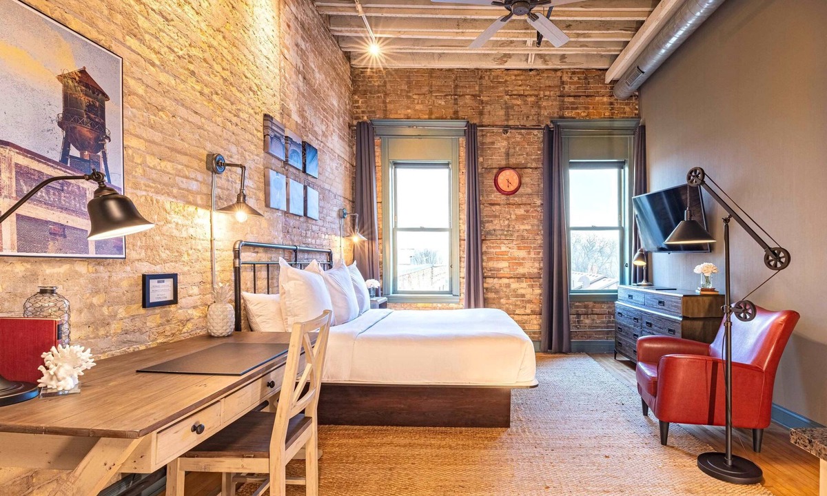 West Dundee Apartment | 124 Lofts #4 - Downtown Dundee - Walk to Dining