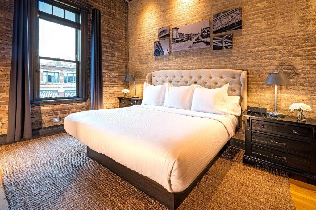 West Dundee Apartment | 124 Lofts - Downtown Dundee - Walk to Dining