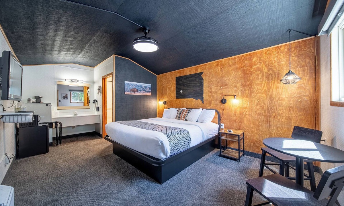 Pinnacles Entrance Badlands Hotel | 13-Hansen Inn & Cabins, Cabin, Single King, No Smoking, No Pets