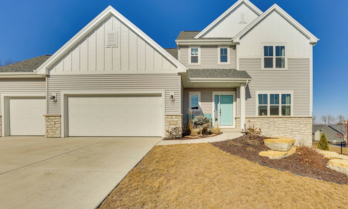 Hanover House | 13 Mi to University of Wisconsin: Suburban Home