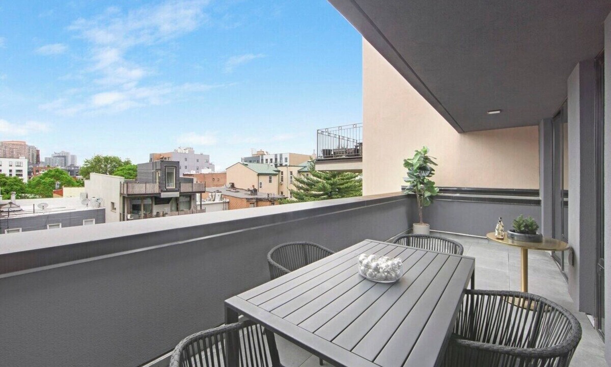 Greenpoint Apartment | 149 Green Street
