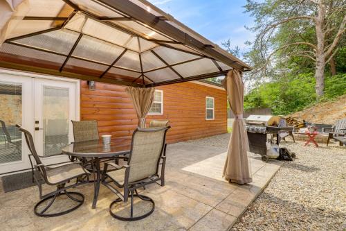 Newport House | 15 Mi to Pigeon River Rafting: Newly Built Cabin!