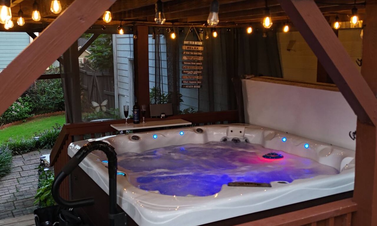 Acworth Apartment | 15min Lakepoint Sports Basement apartment with outdoor Jacuzzi