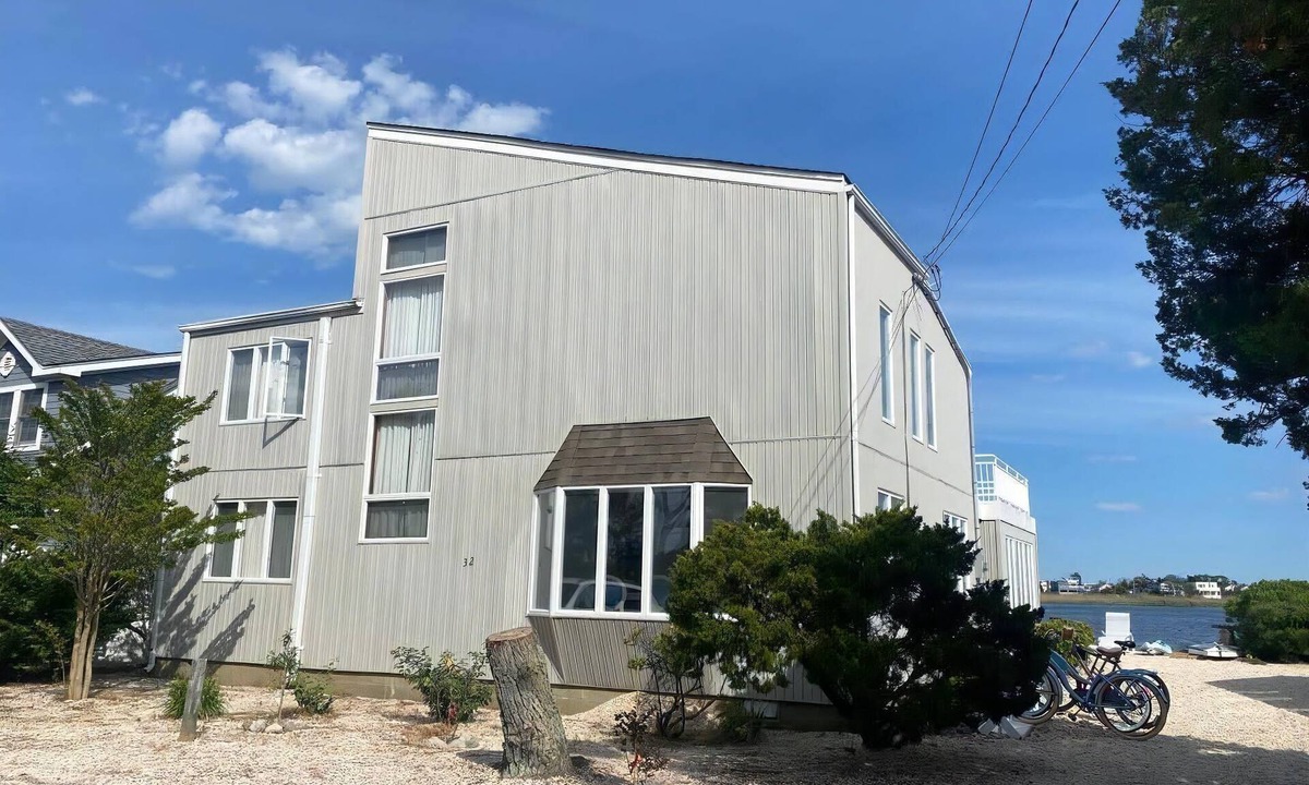 High Bar Harbor House | 16546 Anastasia Blue LLC