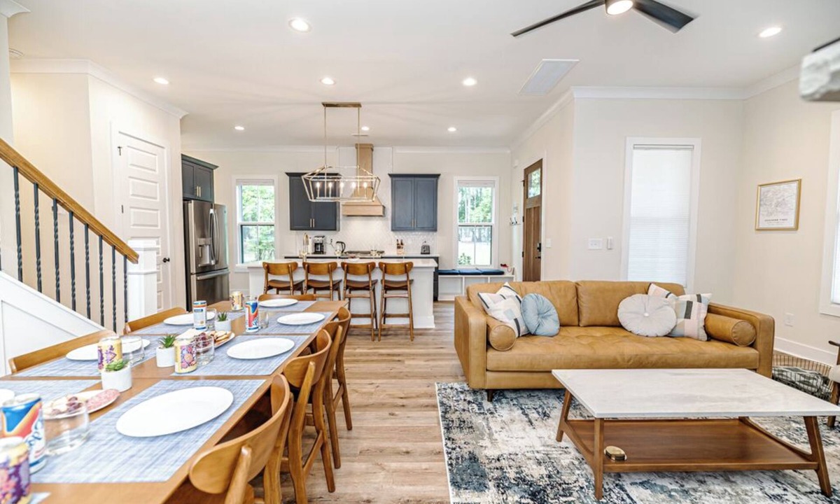 Southern Pines House | 19th Hole - Pickelball, Park, Walk to Downtown