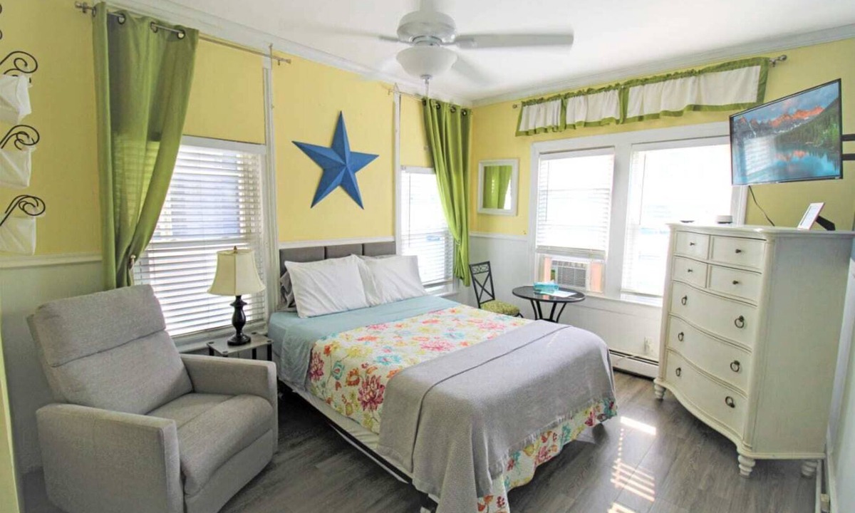 Wall Apartment | 1st Floor Studio 2 Blocks to Beach & Main Ave | Quiet & Bright | Near Asbury