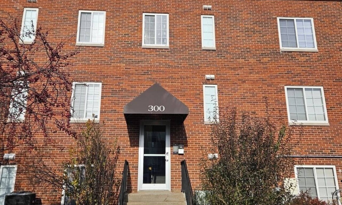 Iowa City Apartment | 2 Bed 1 Bath Basement Apt 13 Minute Walk to Kinnick Stadium and UI West Campus