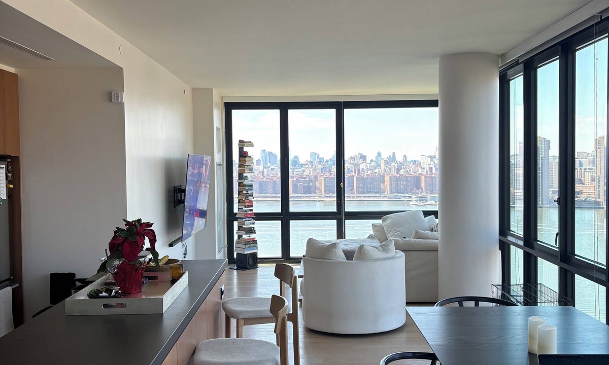 Greenpoint Apartment | 2-bedroom apartment in Greenpoint Brooklyn with stunning views