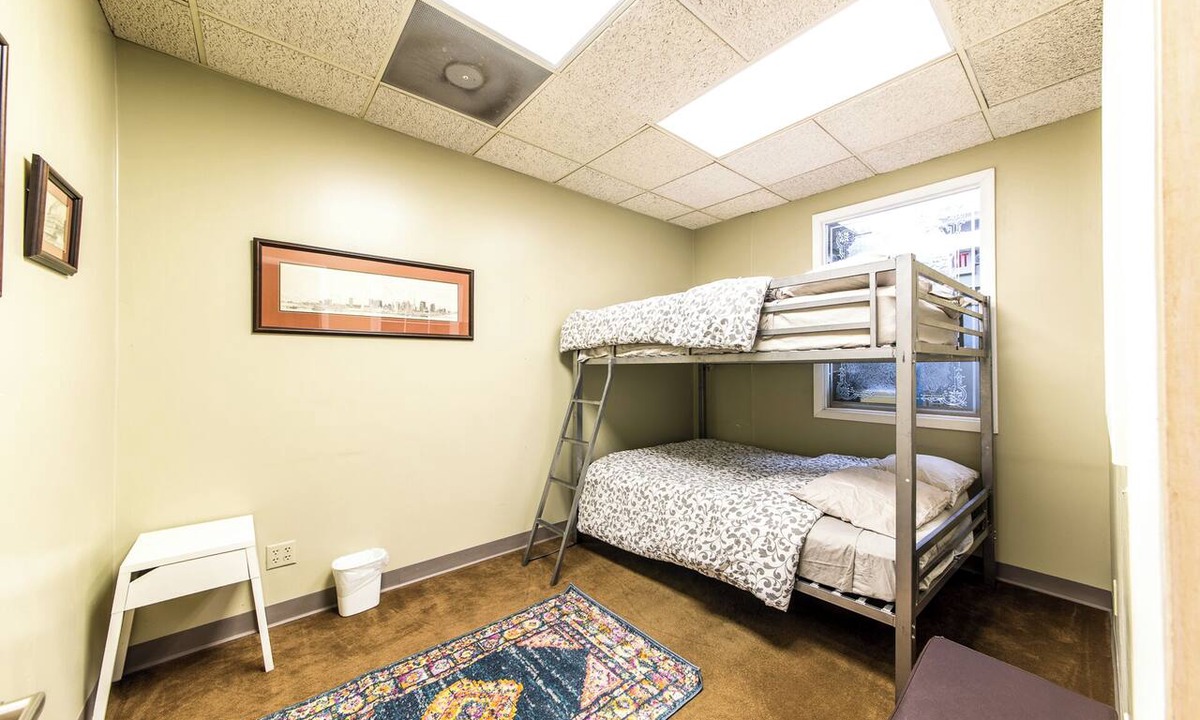 Downtown St. Louis Apartment | 2-bedroom apartment in lovely St. Louis with air conditioning