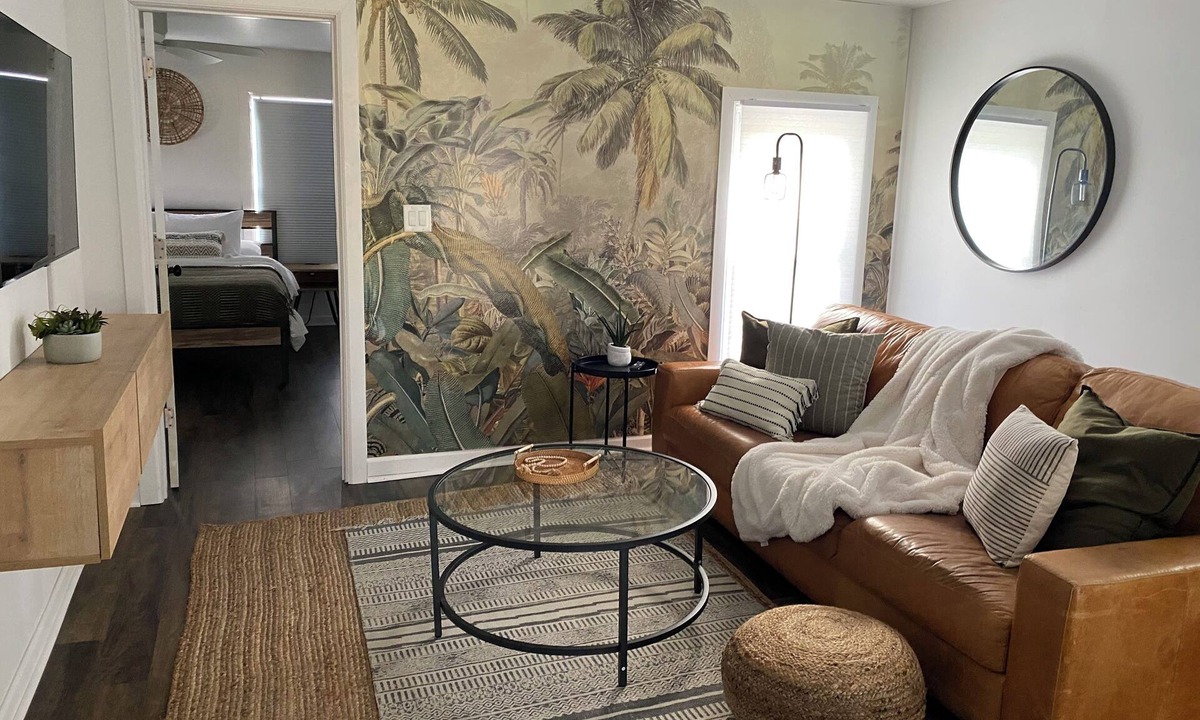 Aurora Apartment | 2-bedroom apartment outside of Downtown Aurora