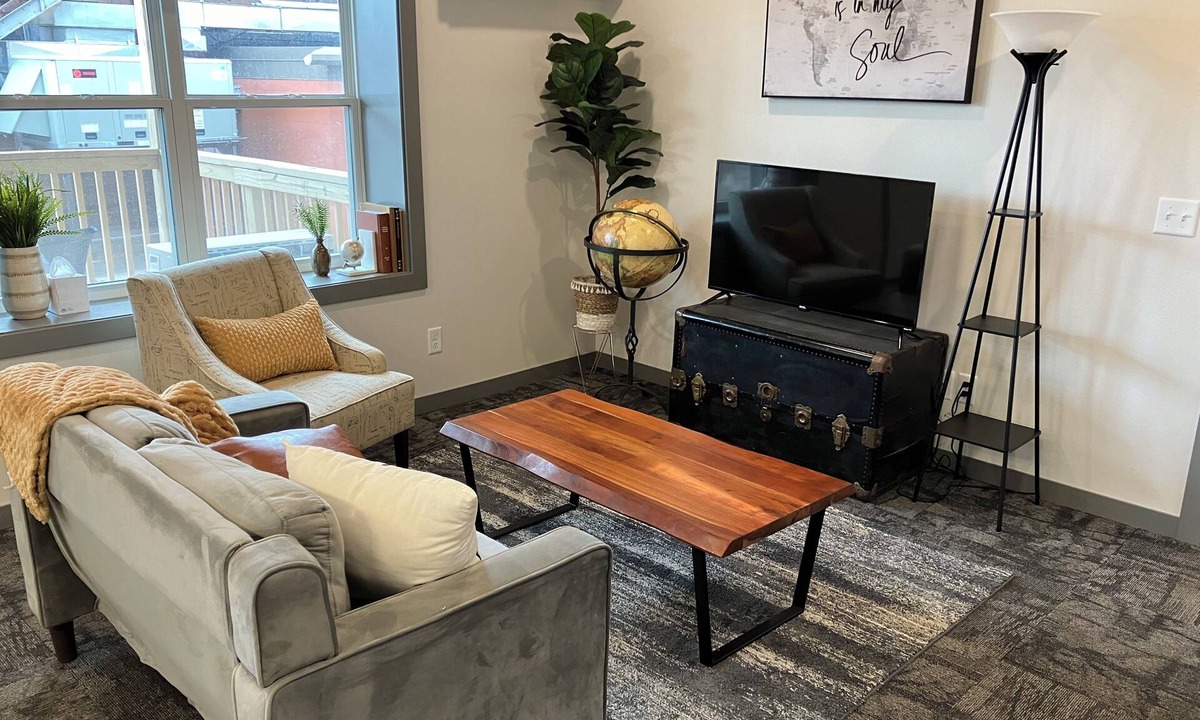 Marshall Apartment | 2 Bedroom - Convenient & Comfy Downtown Apartment