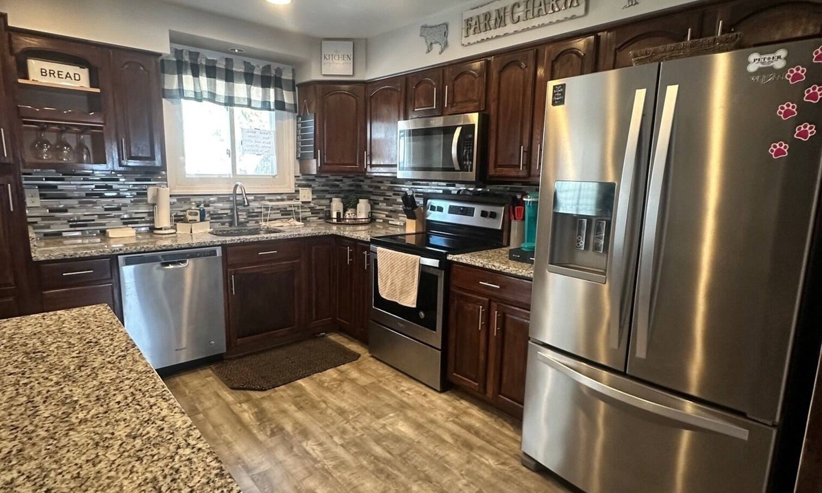 Randallstown House | 2-bedroom Farm House with fenced back yard