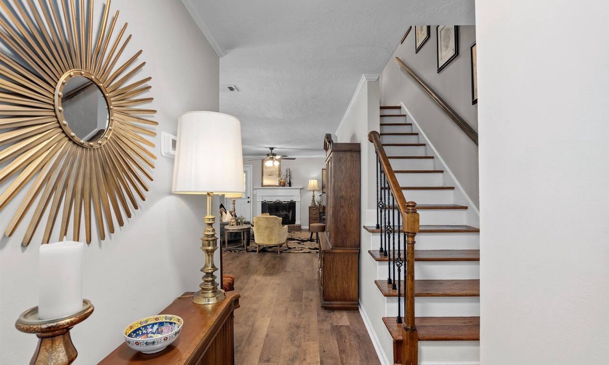 Augusta Apartment | 2 bedroom home with 2 bathrooms and fully fenced backyard. The sleeping arrangements are 1 king and 1 queen and a futon located in the living room.
