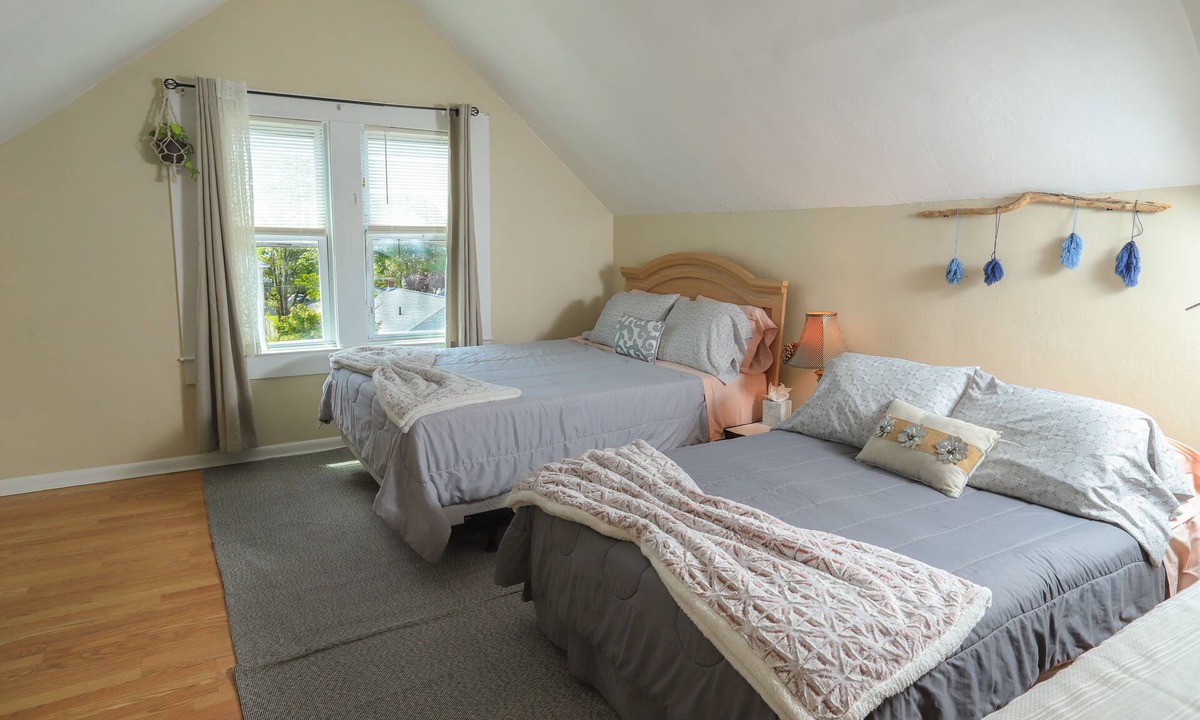 Long Branch Apartment | 2 Bedroom Sleeps 6. 1 blocks from Pier Village. Incl 4 Beach Badges