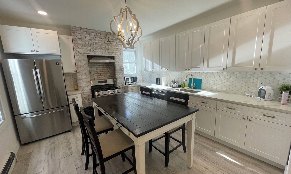 Union City Apartment | 2 Bedroom w Laundry & Backyard in Union City - 12 min from MetLife Stadium!