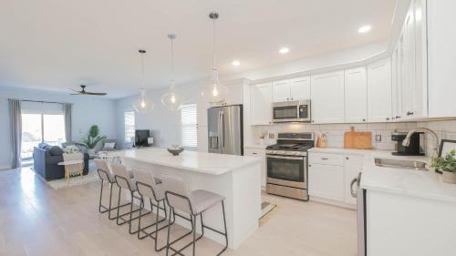 Ventnor City House | 2 Blocks to Beach | Ventnor City | Multi- Level Decks | Pet Friendly