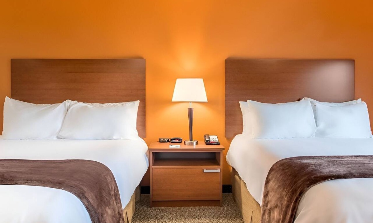 Council Bluffs Hotel | 2 Clean + Bright Rooms Perfect for Long Stays Near Bob Kerrey Pedestrian Bridge