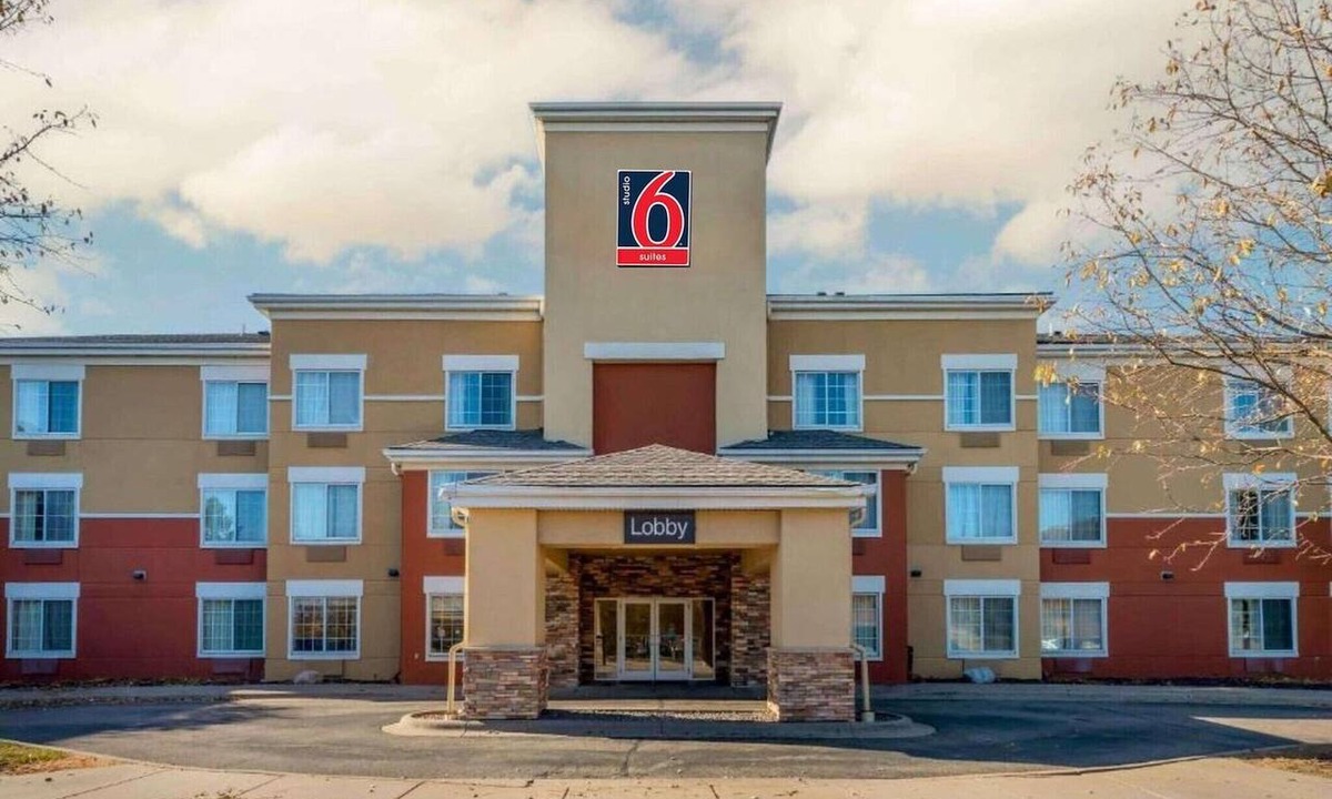 Eagan Apartment | 2 Full Beds | Mobil Access Tub Nsmk Kitchen