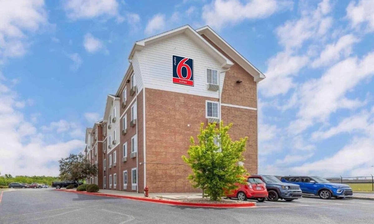 Norman Apartment | 2 Full Beds | Smoking, Kitchen