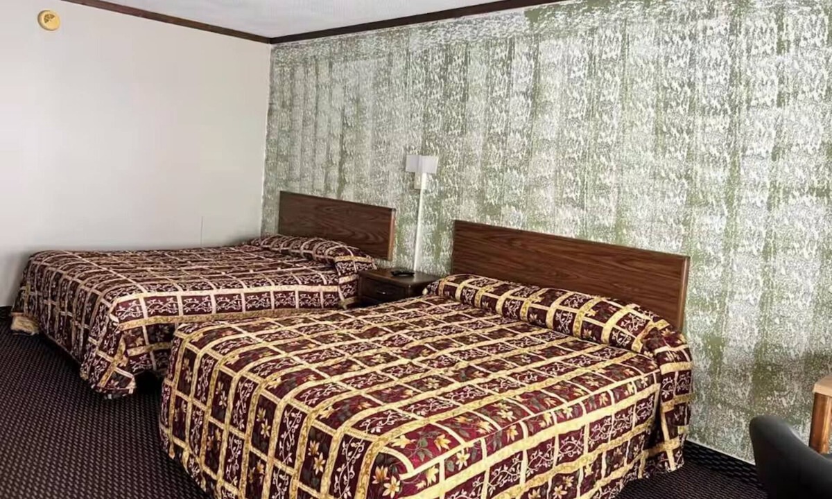Devils Lake Hotel | 2 Inviting Rooms Ideal for Relaxed Trips Close to Devils Lake Airport