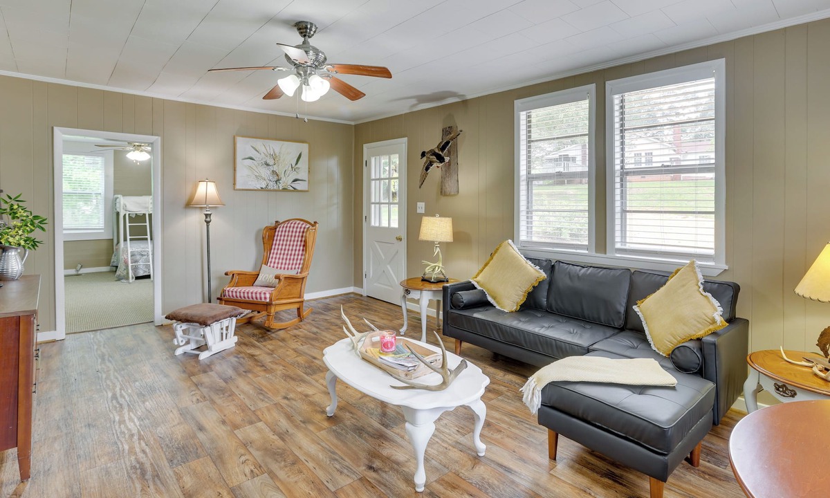 Lineville Cottage | 2 Mi to Lake: Lineville Farmhouse w/Fire Pit