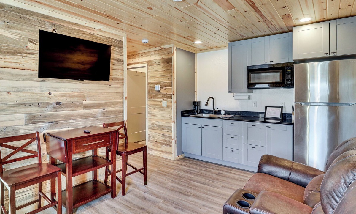 Browns Valley House | 2 Mi to Lake Traverse: Dog-Friendly Getaway