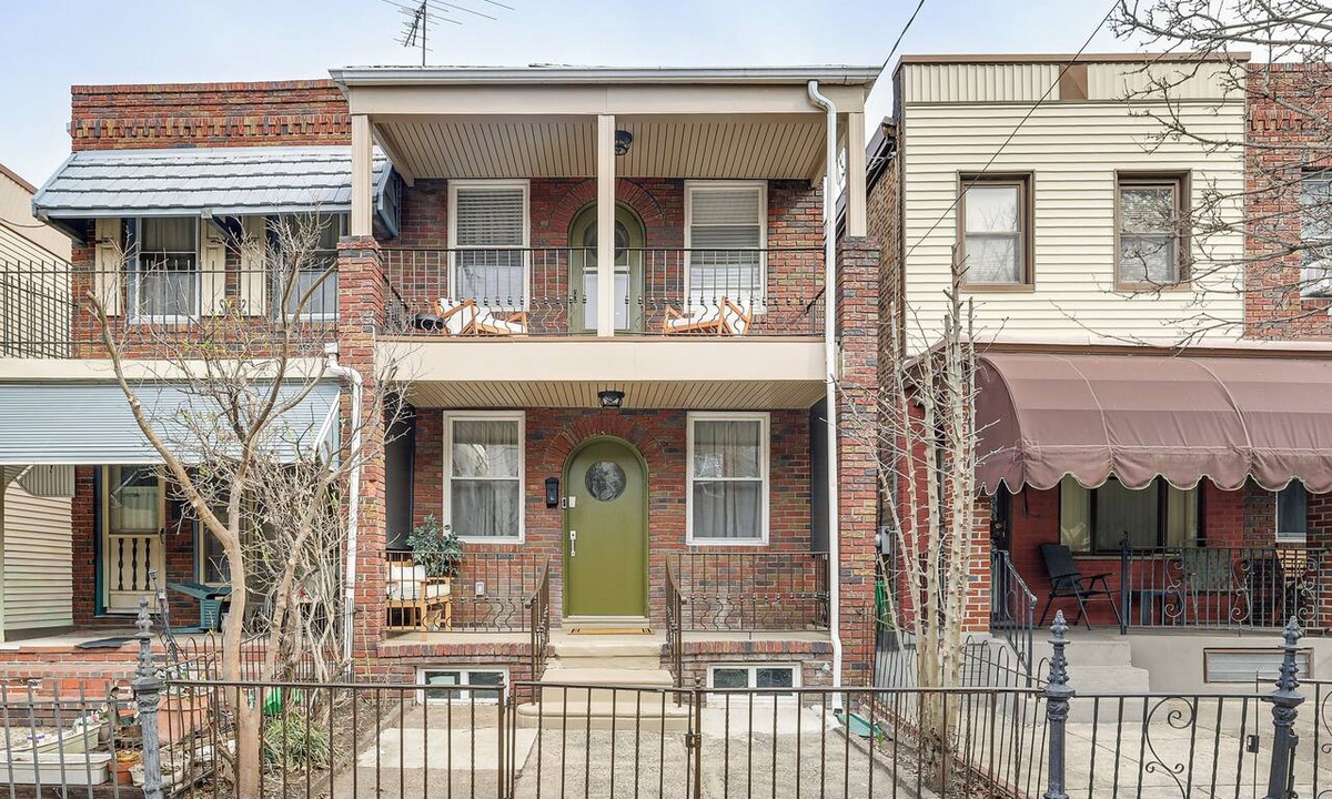 Passyunk Square House | 2 Mi to Lincoln Financial Field: Pet-Friendly Gem