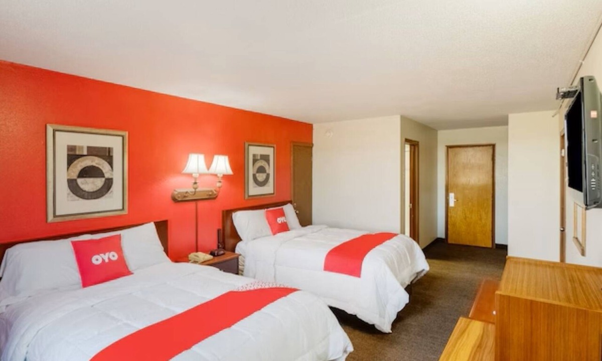 Morton Hotel | 2 Modern & Comfortable Rooms near Peoria and East Peoria Sites - Free Parking!