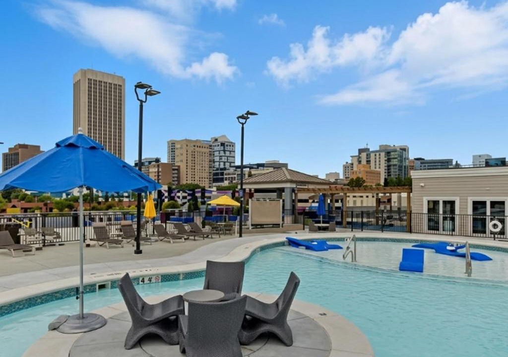 Old Fourth Ward Apartment | 2 Private Condos - Sleeps 8 - Rooftop Pool & Gym with Skyline Views