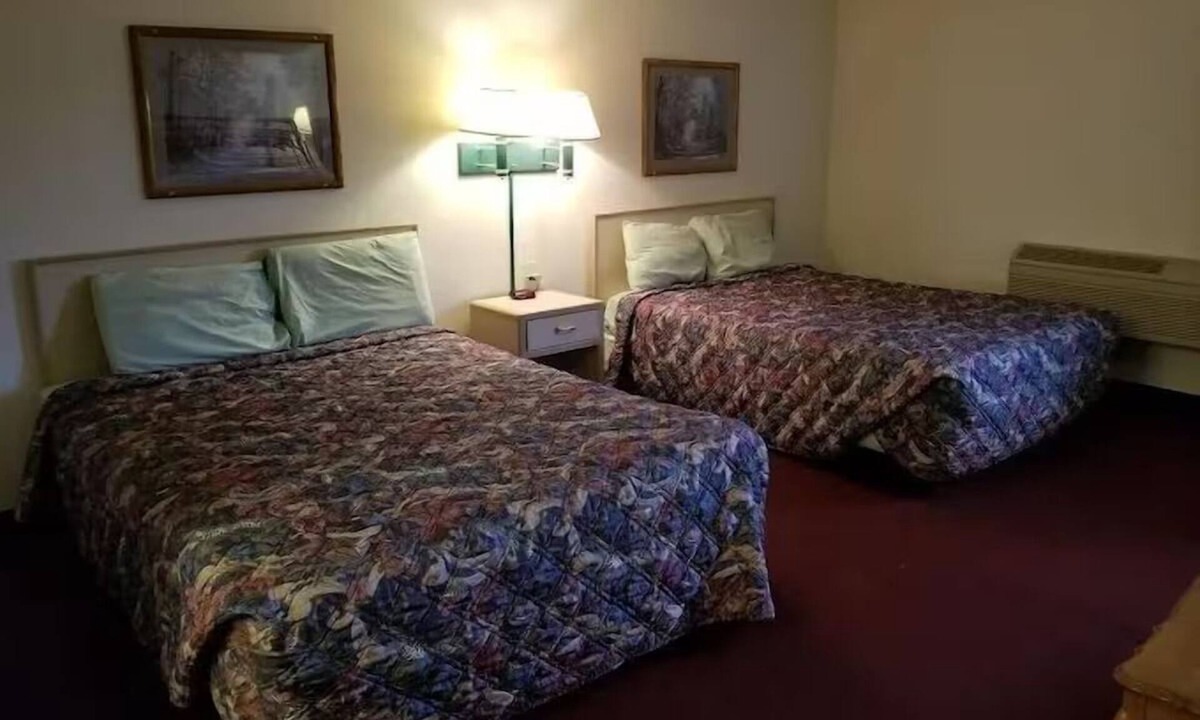 Dell Rapids Hotel | 2 Relaxing Rooms | Adventure-Ready Haven | Parks & Sioux River Trails Nearby