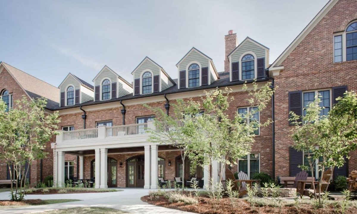 Mount Berry Hotel | 2 Rooms with Outdoor Pool Access, Pets Allowed! Steps from Historic Gardens