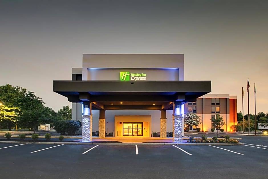 Echelon Hotel | 2-Star Hotel ∙ Holiday Inn Express Voorhees/ Mt. Laurel, an IHG Hotel